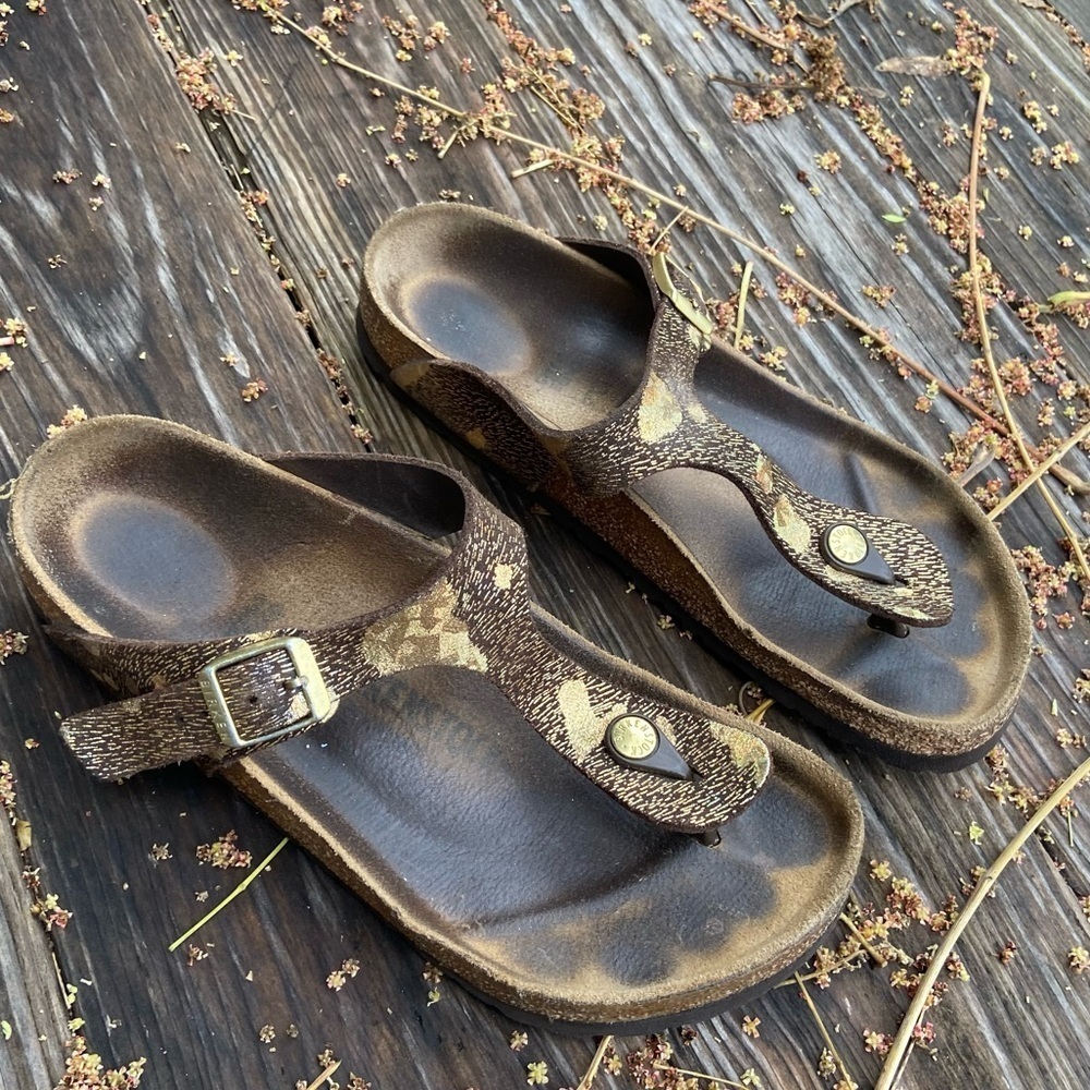 Birkenstock Gizeh Sandal Spotted Metallic Leather Comfort Brown Gold Size 39 8.5